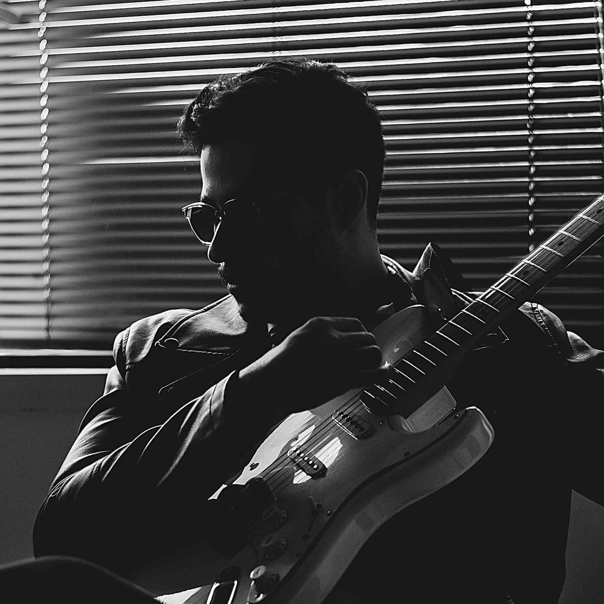Ali Diaan making music